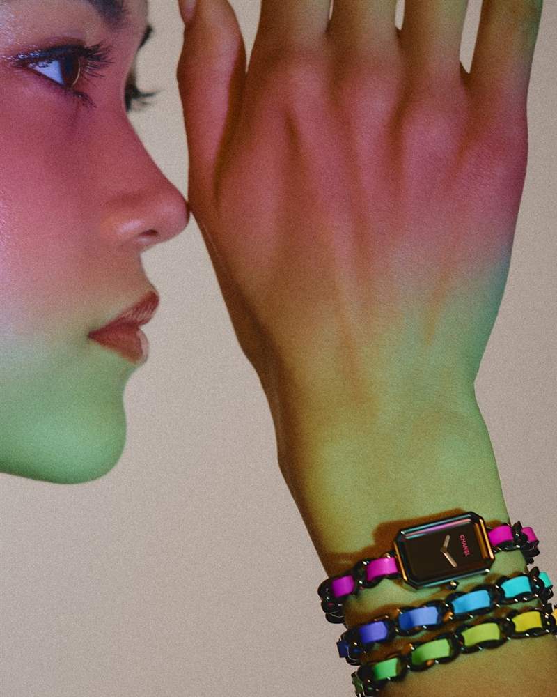 Chanel限量Electro膠囊系列「集合J12、Première等4大香奈兒腕表」披上電音彩虹光譜-復(fù)刻表