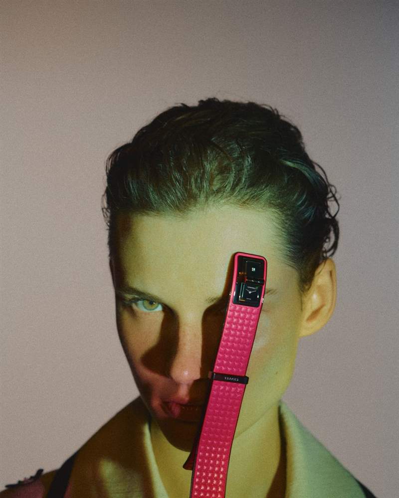 Chanel限量Electro膠囊系列「集合J12、Première等4大香奈兒腕表」披上電音彩虹光譜-復(fù)刻表