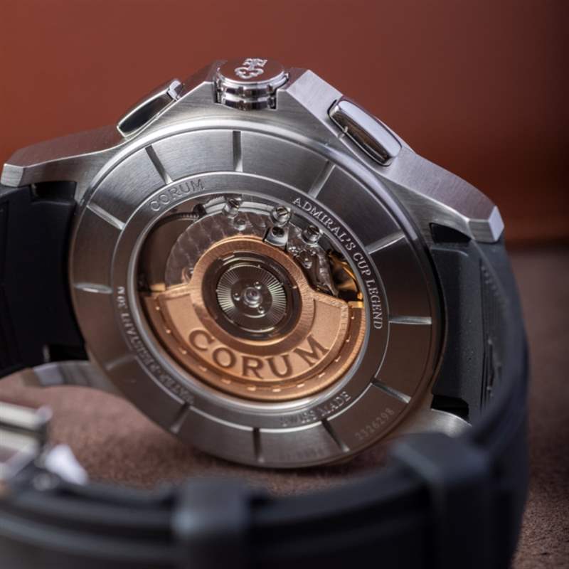 Corum最新Admiral 42 Chronograph真正旗幟鮮明的腕表-復刻表