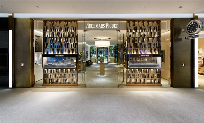 愛彼遠百信義A13概念店全新開幕，盧廣仲秀Code 11.59酒紅計時碼表獻唱-復刻表